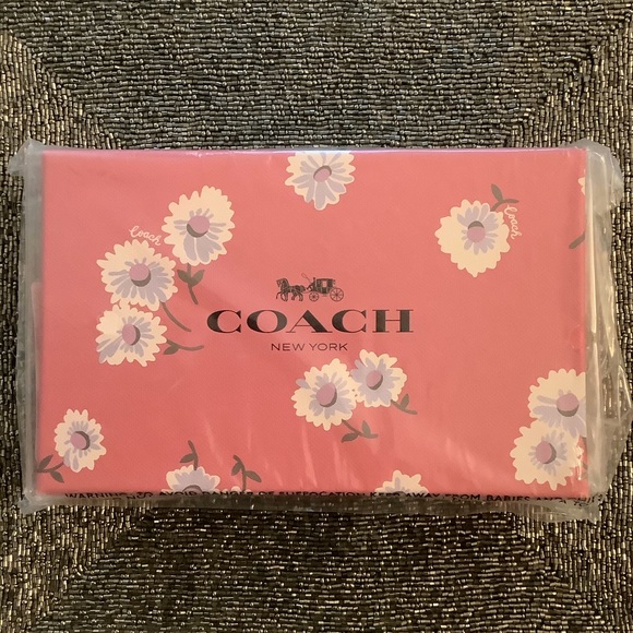 NWT COACH Boxed Corner Zip Wristlet Daisy Print - Picture 3 of 13